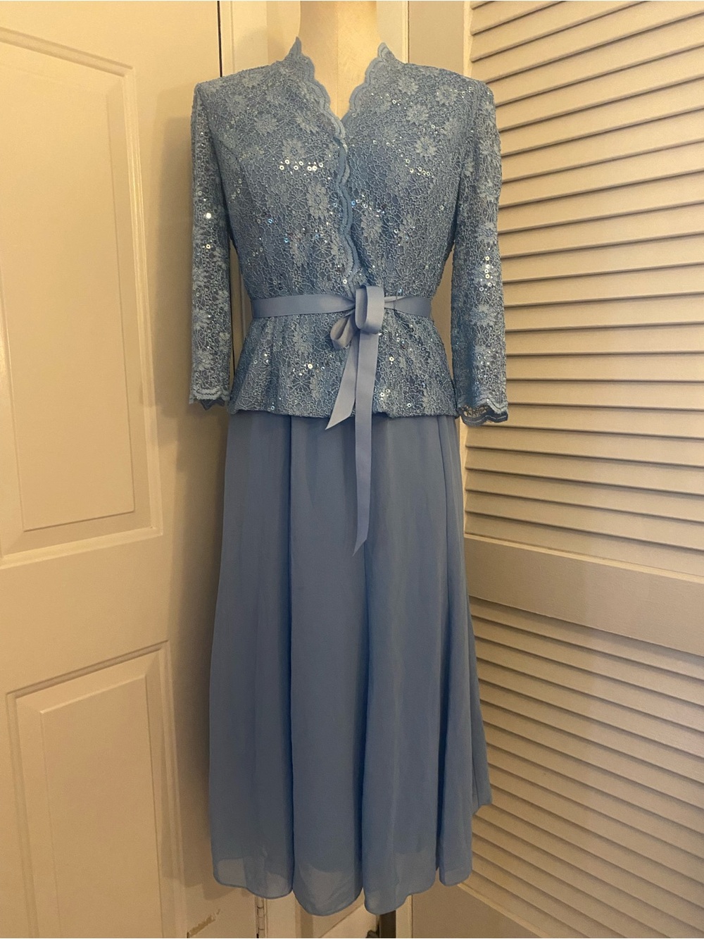 Alex Evenings Powder Blue Lace & Chiffon Two-Piece Evening Dress- Size SP